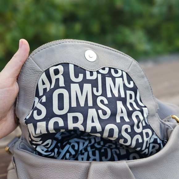 Marc by Marc Jacobs Solid Leather Crossbody Zip Flap Bag, Pre-owned - Picture 7 of 13